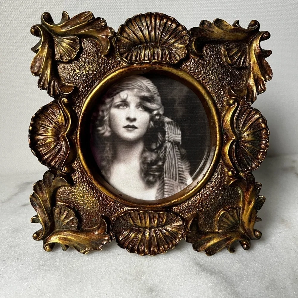 Vintage Small Picture Frame Ornate gold Photo Frame round opening for 3.5”x3.5…